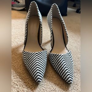Banana Republic black and white heel